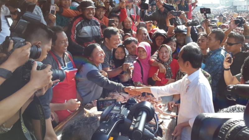  Kunker ke Tulungagung, Presiden Jokowi Mampir ke Pasar