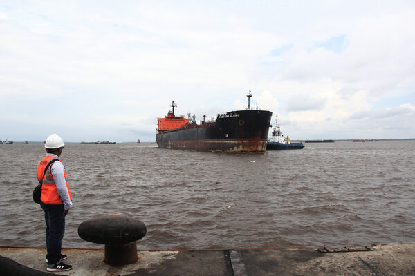 Kapal Tanker Karam di NTT Rusak Biota Laut