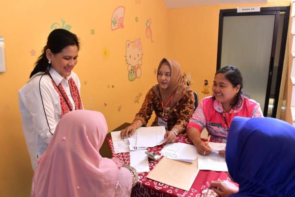  Ibu Negara Tinjau Pelaksanaan Tes IVA dan Sosialisasi Deteksi Kanker di Semarang