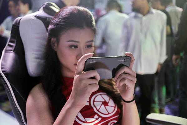  \"Ngetwit\" Selamat Tahun Baru dari iPhone, 2 Pegawai Huawei Dihukum