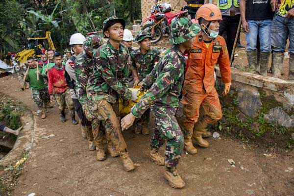  Longsor Sukabumi: Korban Tewas ke-32 Ditemukan, Tinggal Seorang yang belum Ditemukan