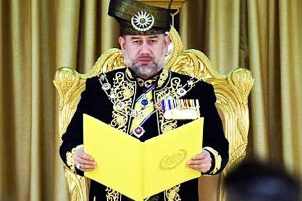  Raja Malaysia Turun Tahta. Diisukan Nikahi Mantan Ratu Kecantikan Rusia