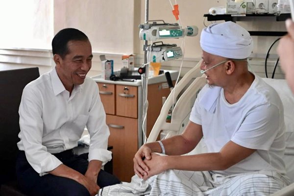  Presiden Jokowi Jenguk Ustaz Arifin Ilham di RSCM