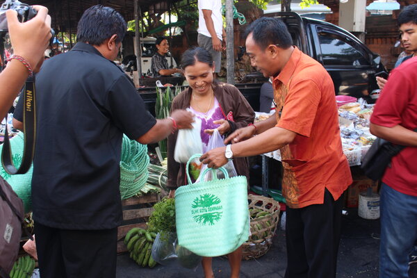  Ini Langkah Denpasar Dorong Pengurangan Kantong Plastik