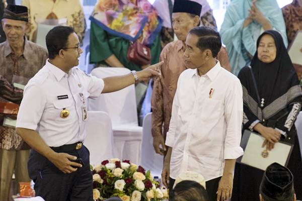 Jokowi dan Anies Baswedan Hadiri Penyerahan Sertifikat Tanah