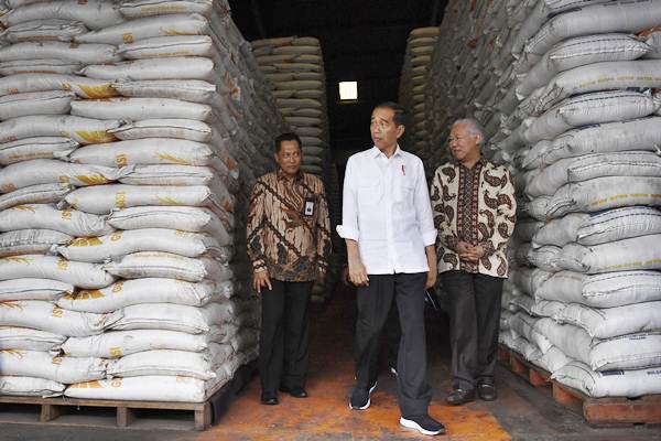  Presiden Jokowi Pantau Stok Beras Bulog