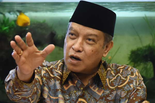 Ketua PBNU Said Aqil Siradj memberikan keterangan kepada wartawan terkait muktamar NU di Kantor PBNU Jakarta, Jumat (3/7). PBNU akan menggelar muktamar ke-33 di Jombang, Jatim dengan mengangkat tema Islam Nusantara, berlangsung pada 1-5 Agustus mendatang. /ANTARA