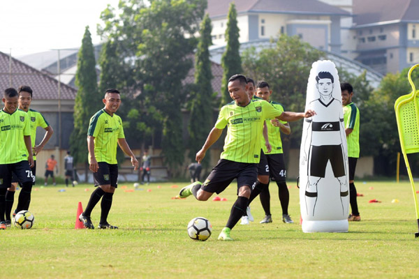  Sudah Punya Tiga, Persebaya Masih Berburu Satu Kiper