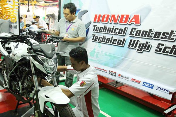  Honda Pekanbaru Gelar Edukasi Keselamatan Berkendara di SMKN 2 Tembilahan