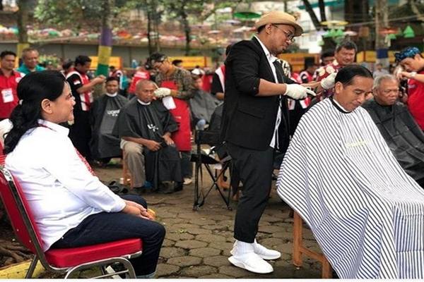  Begini Tampilan Jokowi Setelah Cukur Rambut di Bawah Pohon di Situ Bagendit