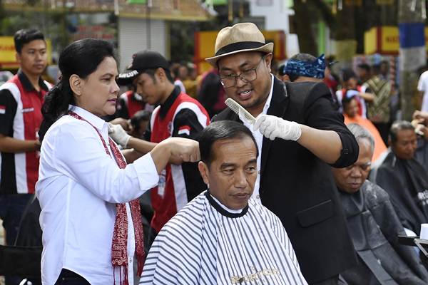  Ketika Presiden Jokowi ikut Cukur Rambut Massal
