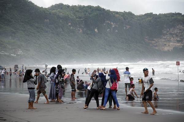  Ada Supermoon, tapi Gelombang Pasang di Pesisir Pantai Selatan Yogyakarta Aman