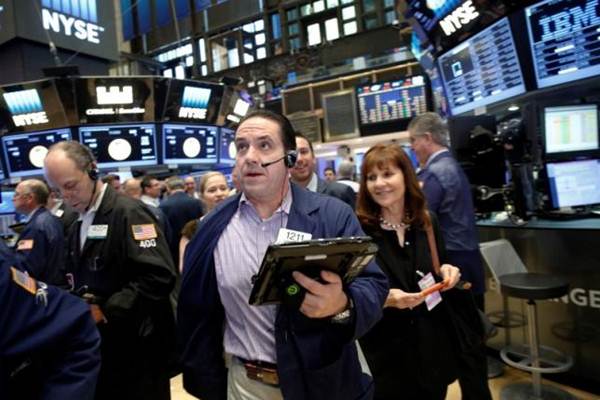  Wall Street Melemah Seiring Prospek Ekonomi yang Mengecewakan