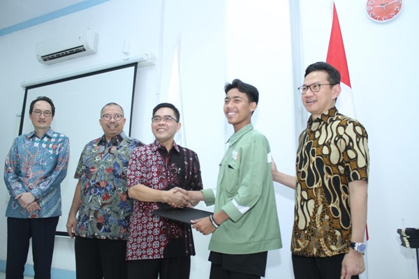  Vokasi Cirebon Power Luluskan 19 Siswa Bersertifikat