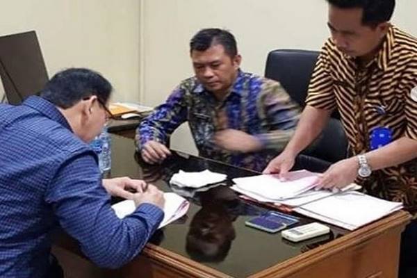  Berkemeja Biru, Ini Penampilan Ahok Setelah Bebas dari Mako Brimob