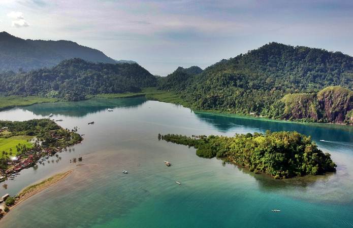  Menjelajah Perairan Sungai Pisang, Wisata Bahari Kota Padang