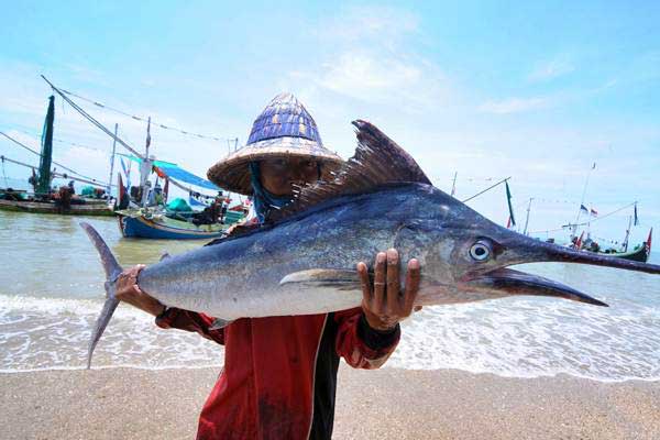  Asuransi Lindungi 2.400 Nelayan di Jember