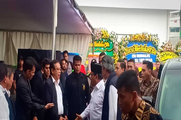  Melayat ke Rumah Duka Eka Tipta Widjaja, Prabowo: Saya Merasa Wajib untuk Datang