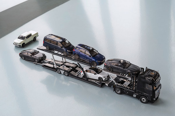  Mobil Model : Raksasa Kerdil Mercedes-Benz Actros Semitrailer