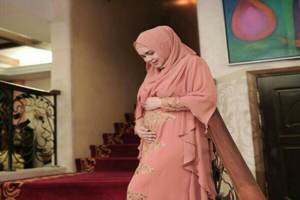  Siti Nurhaliza Bersyukur Didukung Suami Bisa Tetap Berkarier Usai Melahirkan