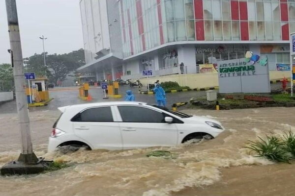  Sejumlah Kawasan di Manado Terendam Banjir & Longsor