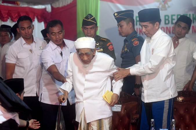  Romahurmuziy: Kiai Maimoen Salah Ucap, Doakan Jokowi Tapi Sebut Prabowo 