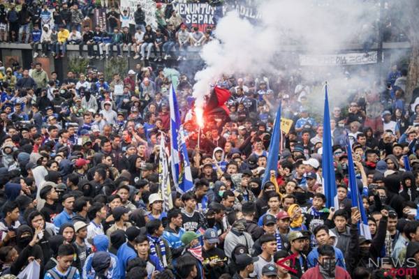  Piala Indonesia, Bobotoh Demo Protes Penundaan Laga Persib