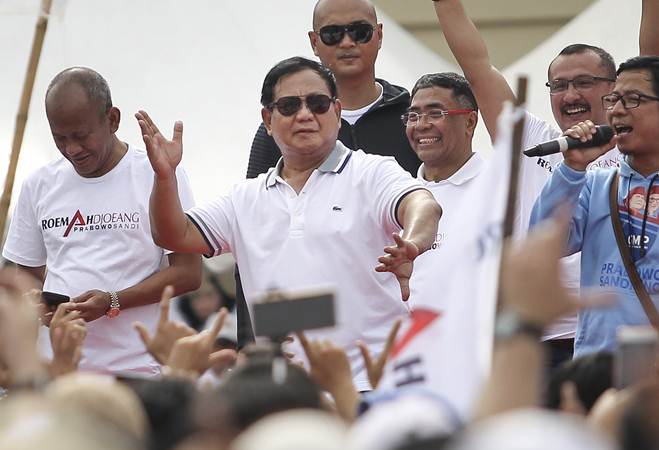  Prabowo Subianto Tegaskan akan Revisi UU ITE