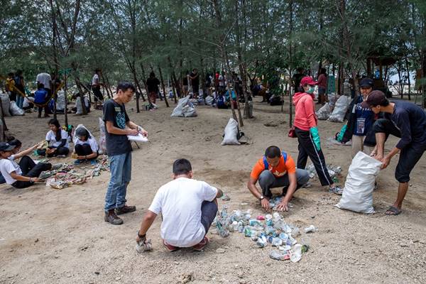  KKP Siapkan Kajian Asal Muasal Sampah Plastik di Laut Indonesia