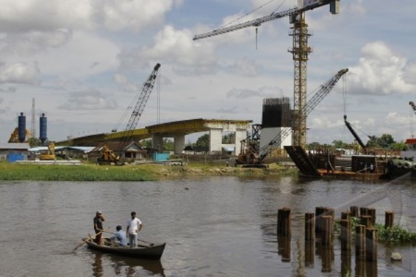  PUPR Riau Lakukan Uji Beban Jembatan Siak IV