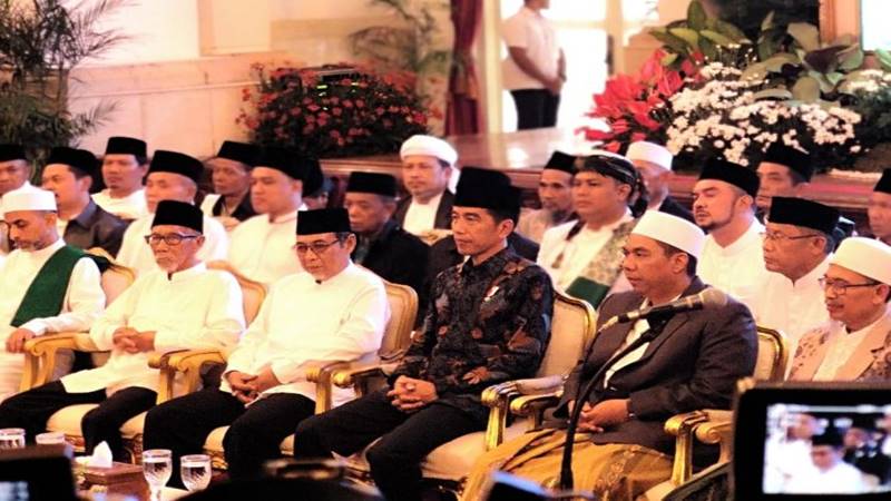  Saat Jokowi Sebut 4,5 Tahun Diam dan Sabar di Depan Kiai & Ustaz