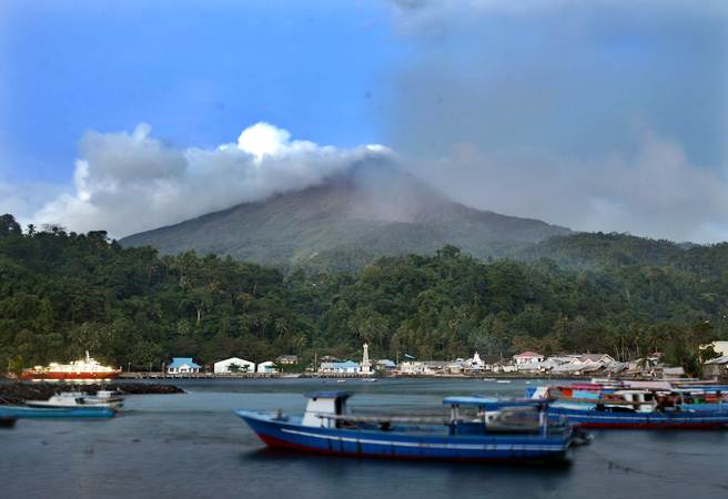  Tanggap Darurat Gunung Karangetang Sampai 12 Februari, Begini Penampakan Letusannya