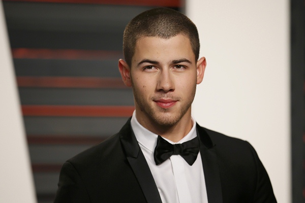  Nick Jonas Antusias Kembali Bintangi Sekuel Jumanji