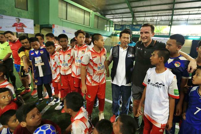  Vladimir Smicer Berbagi Pengalaman