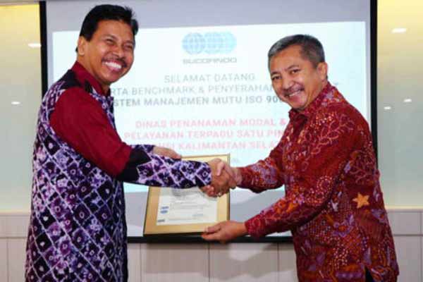  Sucofindo Beri Sertifikat DPMPTSP Kalimantan Selatan