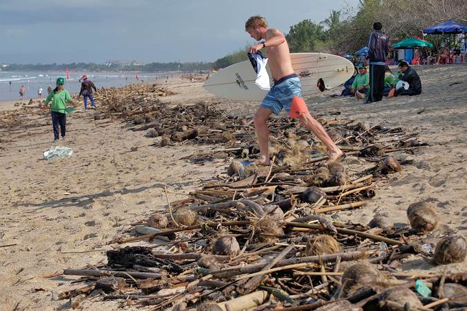  Pantai Kuta Bali Penuh Sampah