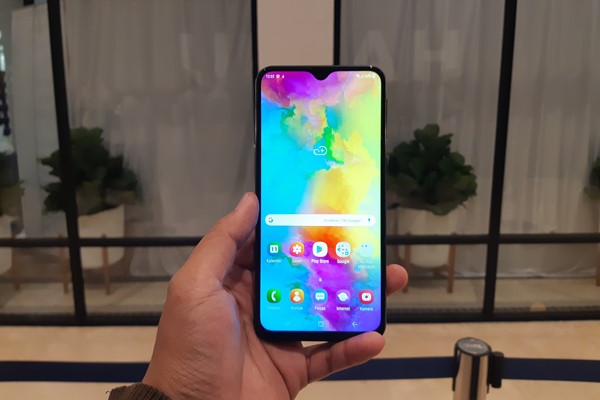  Baterai Samsung Galaxy M20 Tahan 17 Jam untuk Nonton Video