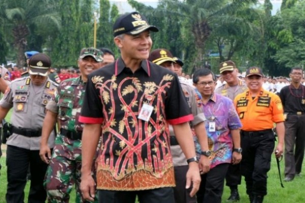  Ganjar Hadiri Deklarasi Dukung Jokowi, Ditelepon Bawaslu tapi Diminta Bantuan Tanah