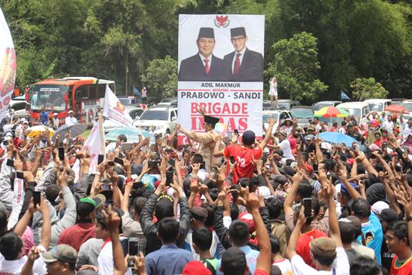  Prabowo Berpanas-panasan Bersama Ribuan Warga Purbalingga