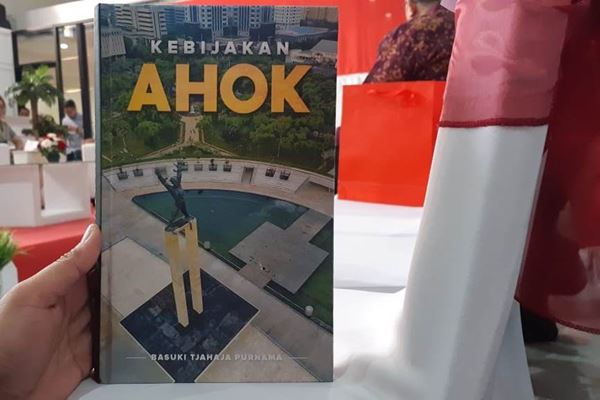  Calon Wagub DKI Asal PKS Ahmad Syaikhu Dihadiahi Buku Kebijakan Ahok