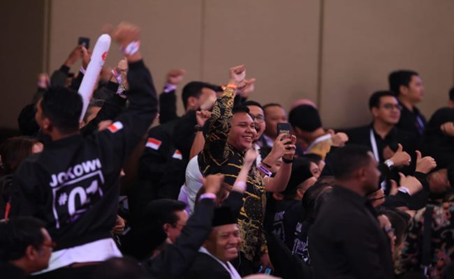  Riuh Pendukung Debat Capres: \"Jokowi-Amin Satu Periode Sudah Terbukti!\"