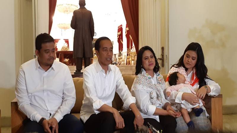  Busana Monokrom Ala Iriana Jokowi di Debat Capres