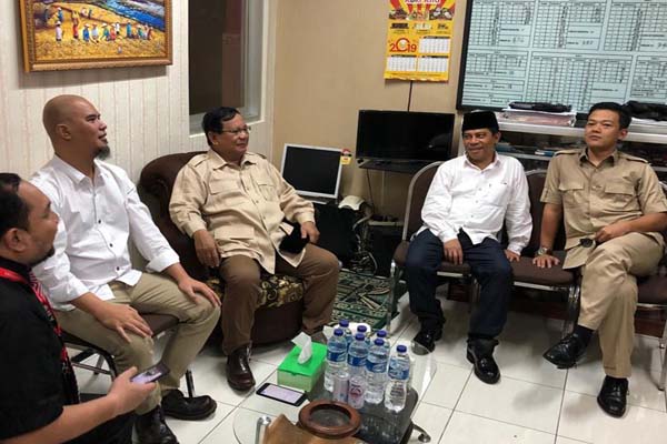  Kunjungi Ahmad Dhani di Lapas Surabaya, Prabowo Cium Aroma Politik