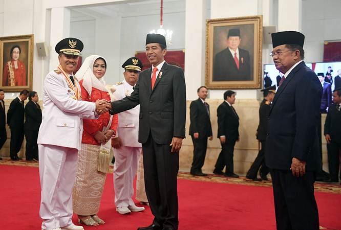  Pelantikan Gubernur Riau Syamsuar