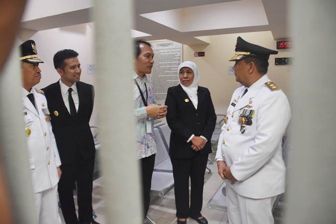 Pasangan Gubernur Jatim dan Riau Tinjau Rutan KPK