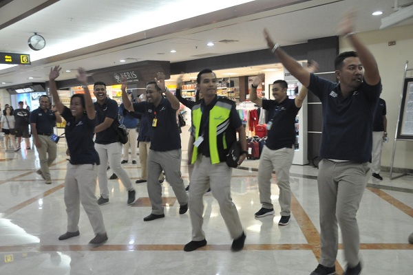  HUT AP 1 Ke – 55, Bandar Udara Internasional Juanda Hibur Penumpang Dengan Aksi Flash Mob