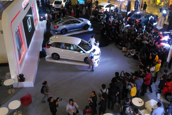  Honda Luncurkan 2 Model Baru : New Civic Turbo & New Mobilio