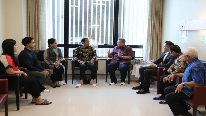  Jenguk Ani Yudhoyono, Presiden Jokowi Tiba di Singapura di Sambut Hatta Rajasa dan Agus Yudhoyono 
