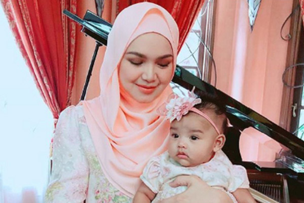  Kalimat Romantis Siti Nurhaliza untuk Suami saat Konser