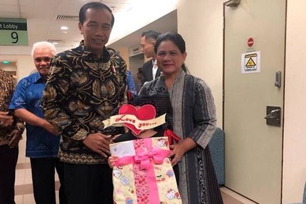  Video Jokowi Beri Hello Kitty untuk Anak Denada, Shakira Aurum, Melompat Gembira